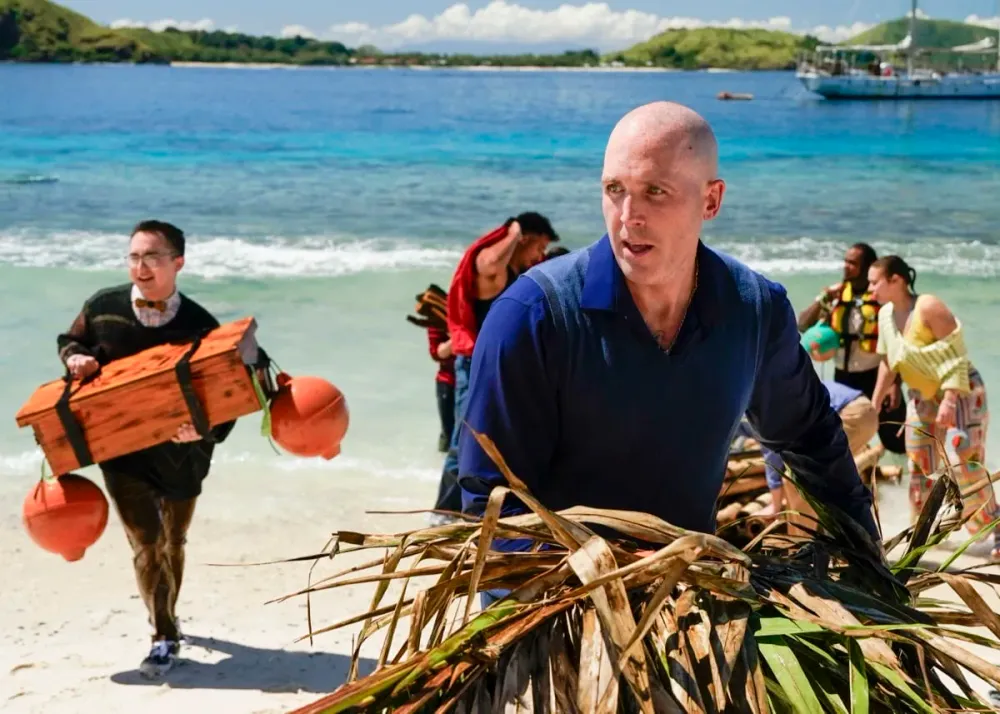 Rob Antonson coming ashore on Day 1 of Survivor 51